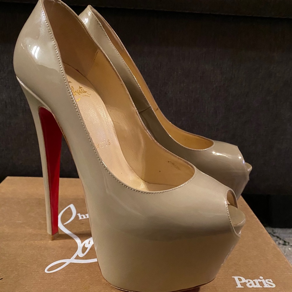 CHRISTIAN LOUBOUTIN Nude Peep Toe 6.5/36.5